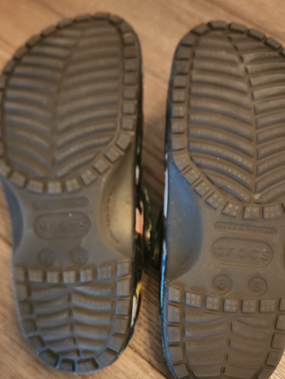 Crocs Psychedelic Spiral Pattern - Picture 4 of 5
